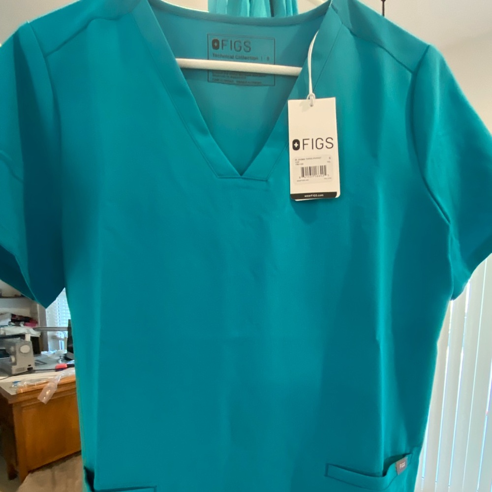 Figs scrub top size small. New with tags on.